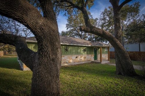 Duke'S Horseshoe House image 1