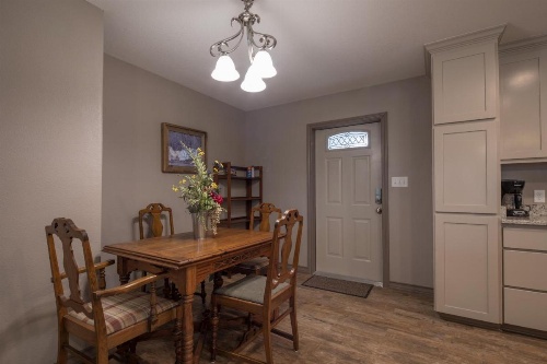 Duke'S Horseshoe House image 11