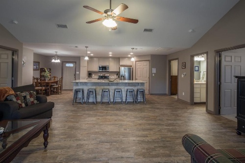 Duke'S Horseshoe House image 15