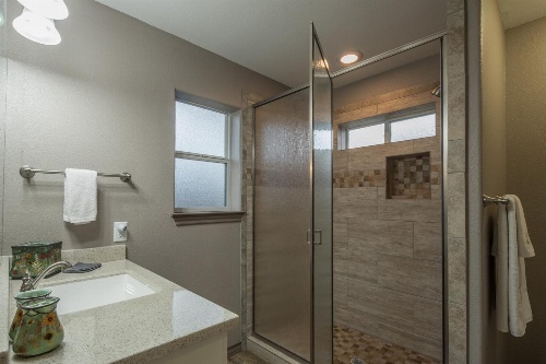 Duke'S Horseshoe House image 2