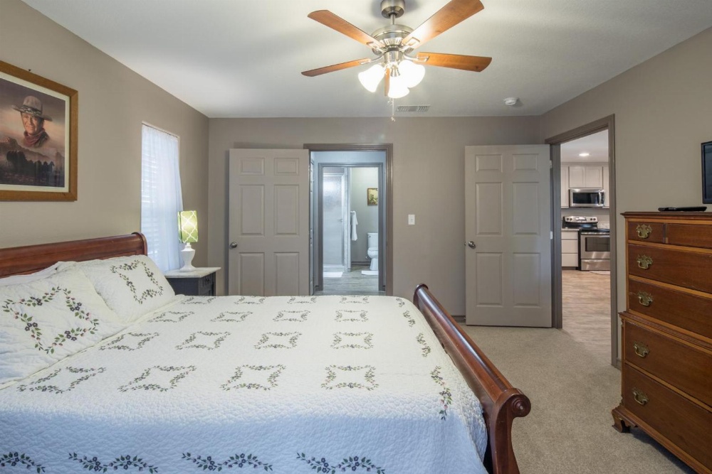 Duke'S Horseshoe House Main image